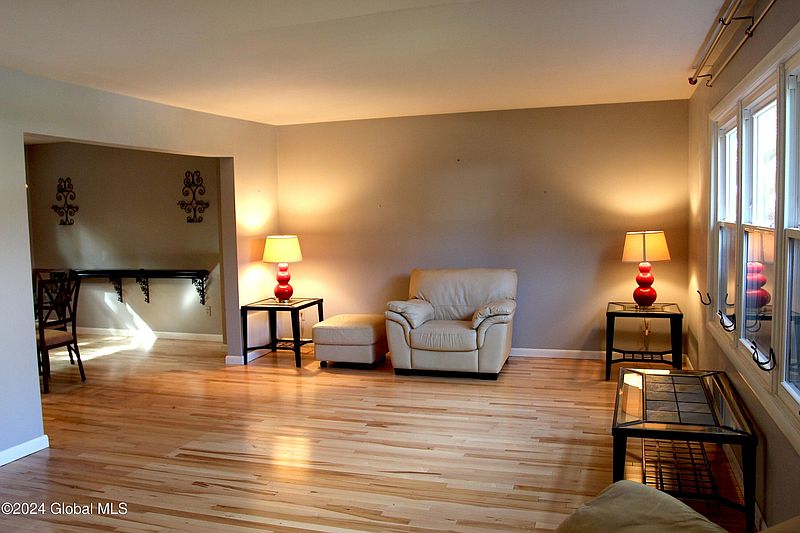 5th image of 123 Bedford Court