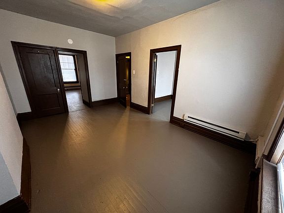 3rd image of 1921 Market St APT 2