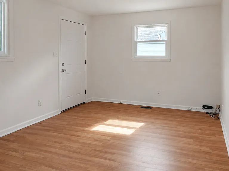 385 Fern St — Photo 4