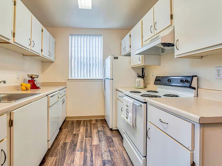 Oak Glen Apartments — Photo 6