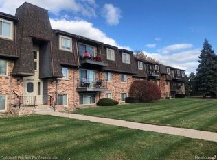420 Riviera Dr, Saint Clair Shores, MI