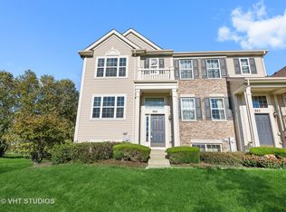 945 Emerald Dr, Hampshire, IL 60140