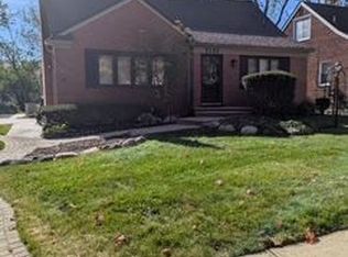 2152 Pembroke Rd, Birmingham, MI 48009