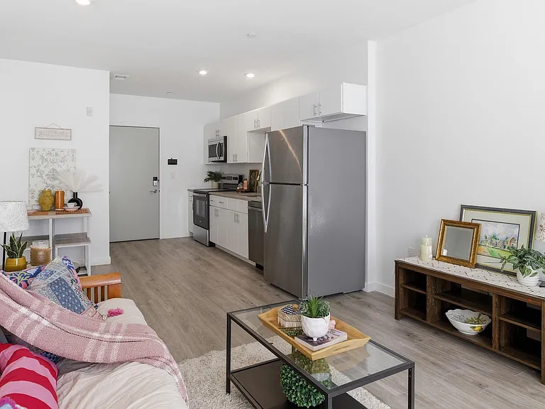 915 N Broad St #301 — Photo 11