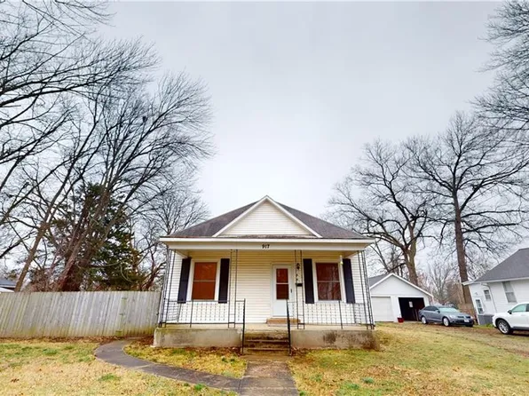 917 W Arch St, Nevada, MO 64772