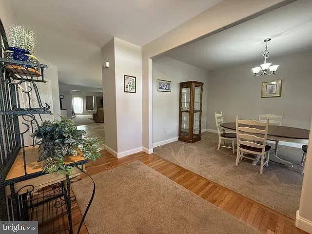 3 bed, 2.0 bath, 2574 sqft, $1,995 — Photo 3