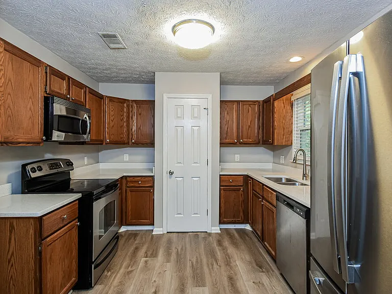 650 Kurtz Rd — Photo 10