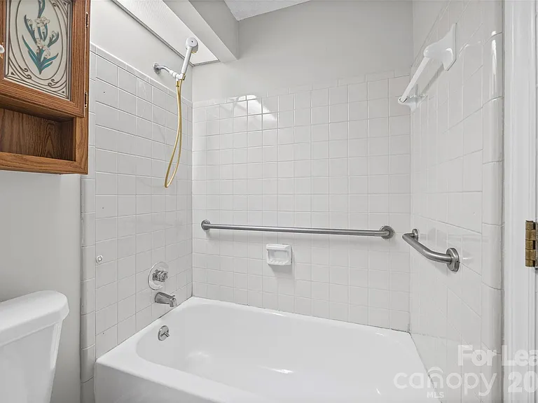 2920 Iron Gate Ln — Photo 17