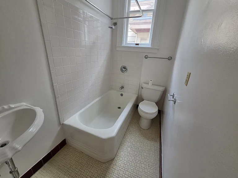 1126 Guerrero St #8 — Photo 5