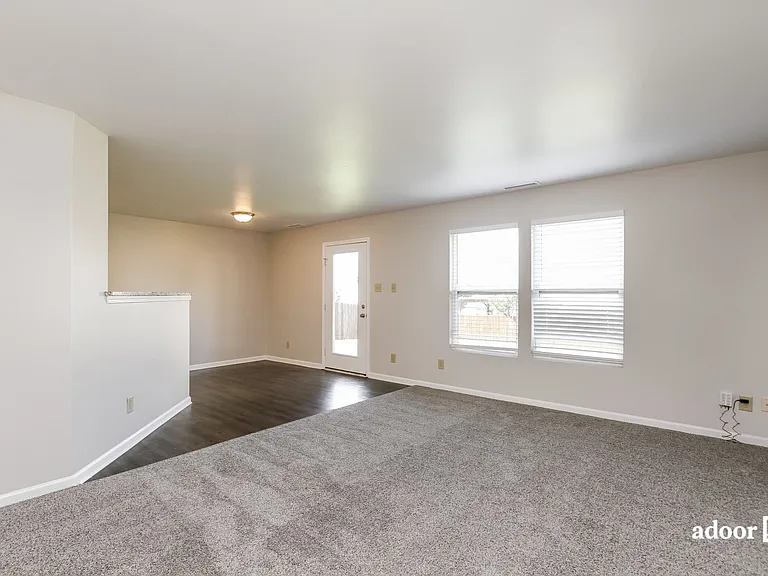 125 Valencia Ln — Photo 4