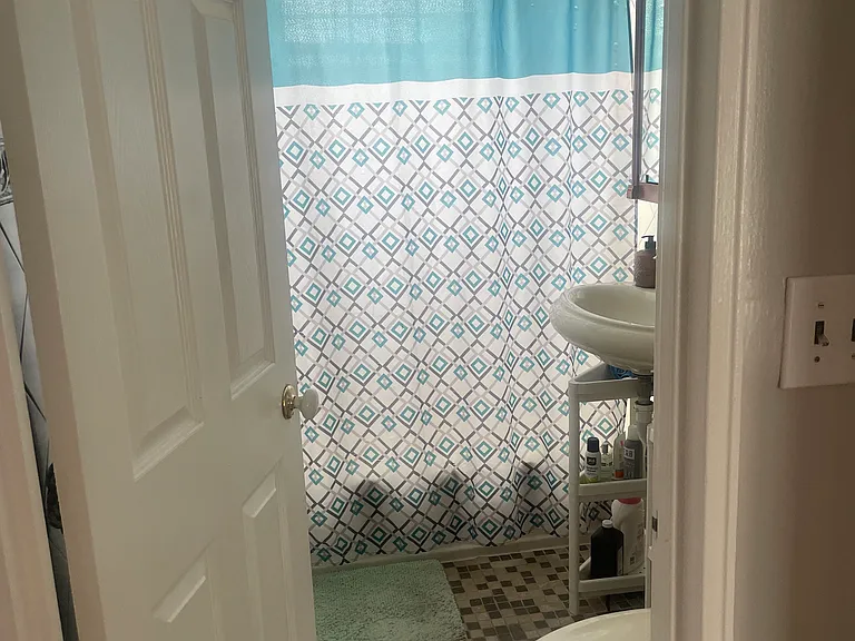 4 Robinwood Ave #7 — Photo 9