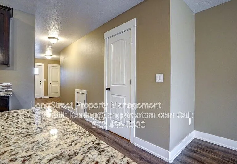 482 S Monmouth Ave — Photo 21