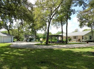 37621 Broncho Rd, Wallis, TX 77485