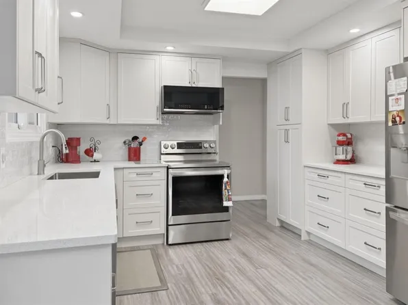 5336 52nd St, Rocky Mountain House, AB T4T 1G9