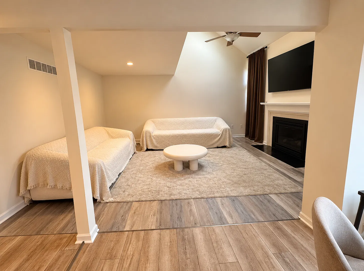 2 bed, 1387 sqft, $2,200 — Photo 3