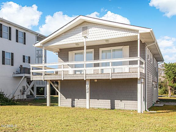 3rd image of 122 W Dolphin Dr