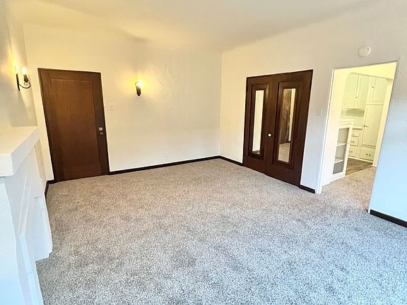 4th image of 658 Temple Ave APT D
