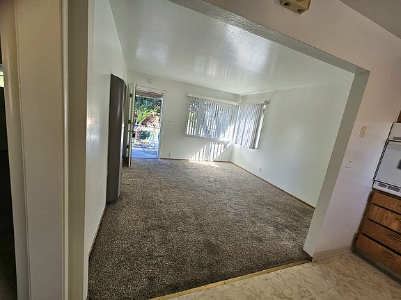 4th image of 1425 Snow St