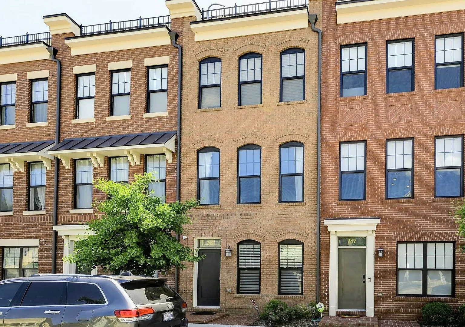 Stunning 4 bed, 4 Bath with Private Rooftop Terrace & Garage — Photo 1