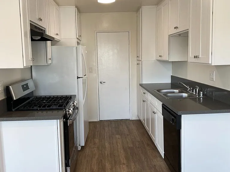 1489 S Canfield Ave — Photo 10