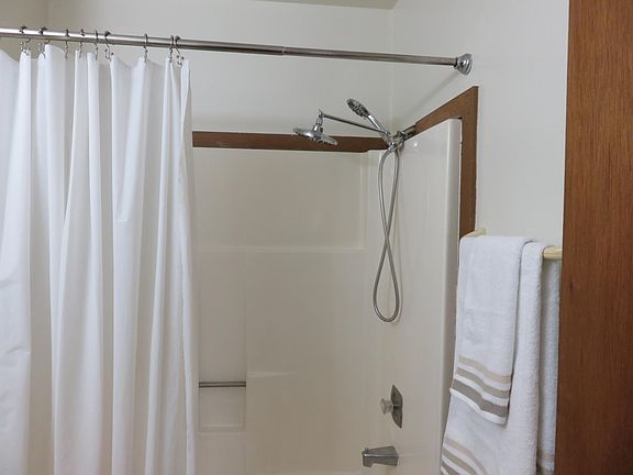 5th image of 1402 E Cherry St #2-3