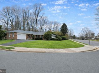 8100 Langbrook Rd, Springfield, VA 22152