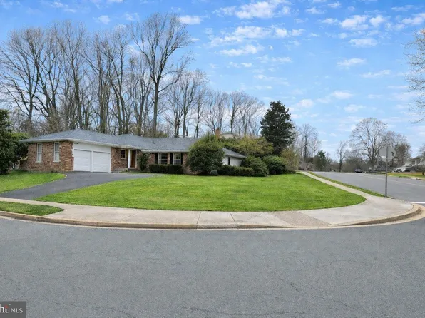 8100 Langbrook Rd, Springfield, VA 22152