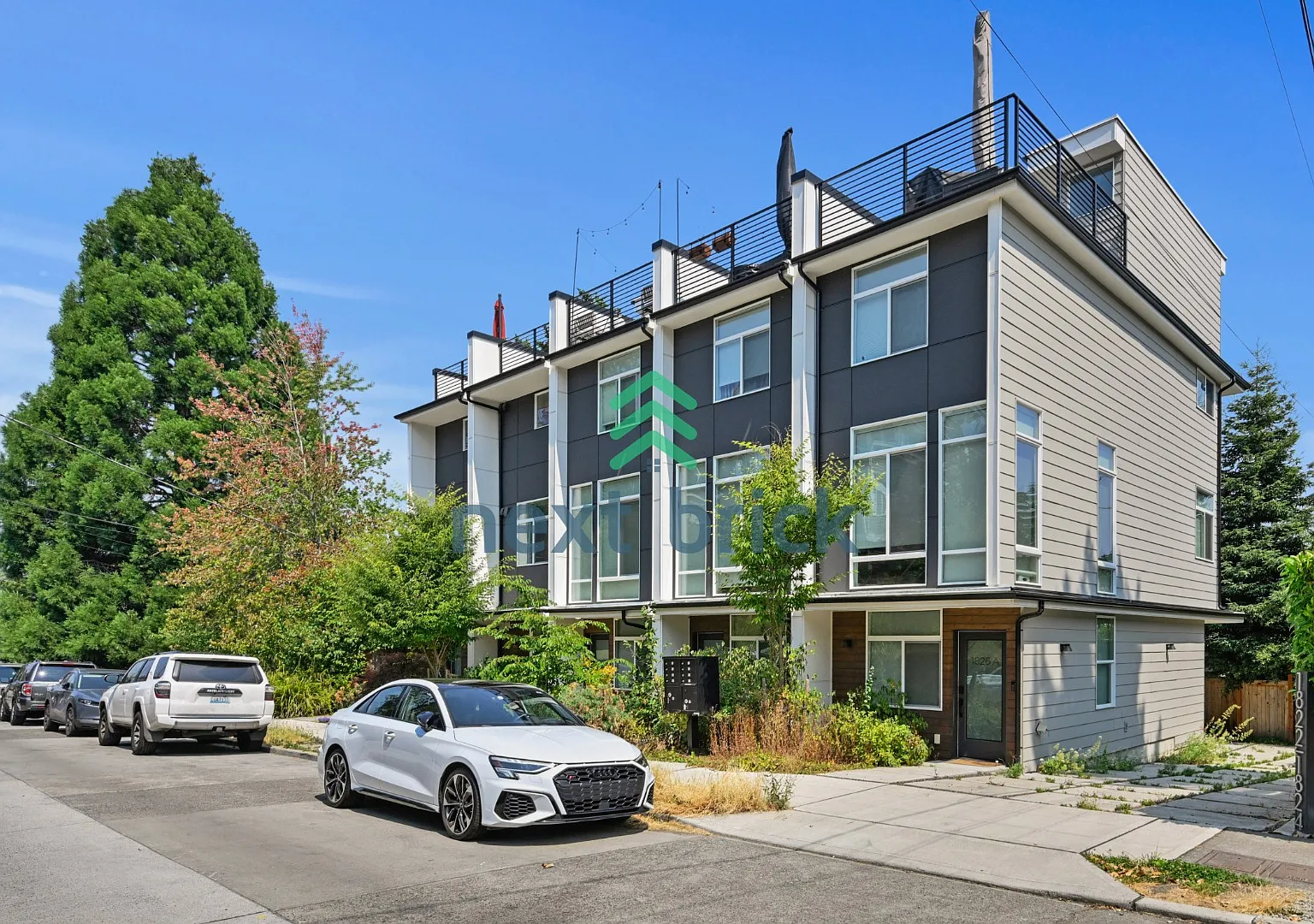 "Charming 3-Bedroom Townhouse Oasis in Heart of Seattle Spacious 1460 Sq Ft with 2 Full Baths!" — Photo 2
