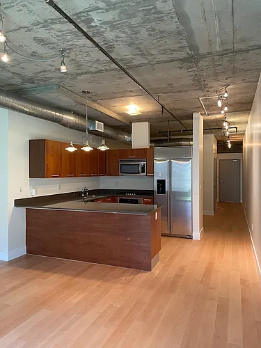 645 W 9th St Photo 1