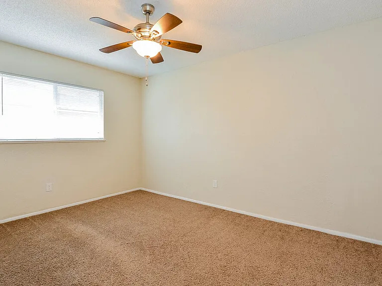608 Pheasant Ave — Photo 9