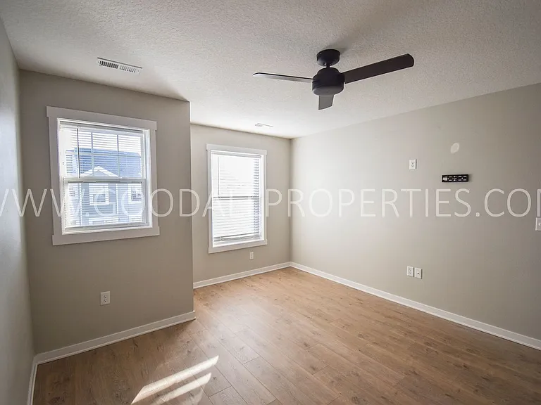 2726 NW Kate Shelley Ln — Photo 14