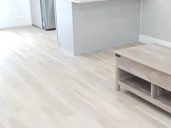 8303 Bardmoor Blvd APT 105, Seminole, FL 33777