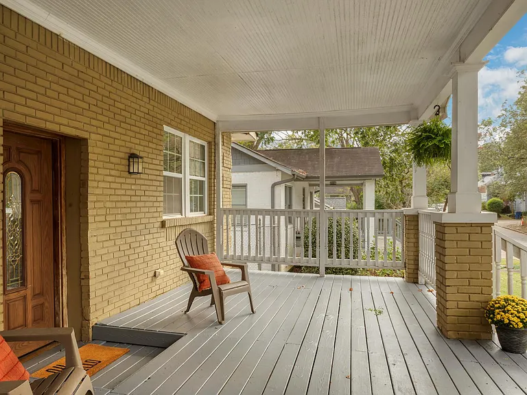21 Bates Ave NE — Photo 3