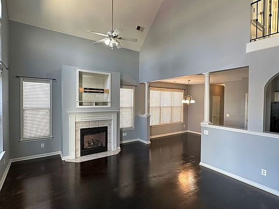 3rd image of 1331 Island Pl E
