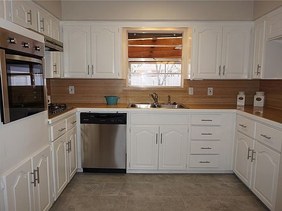 5th image of 1222 Lexington Dr