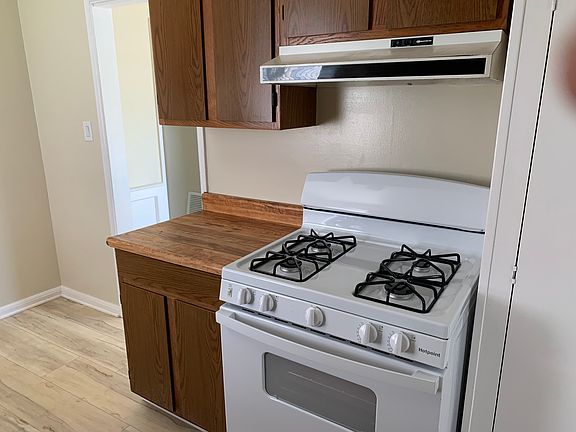 2nd image of 1326 E Brockton Ave