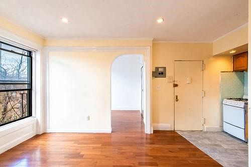 2nd image of 11 Halsey St APT 4B