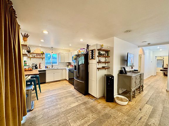 4th image of 1208 S 32nd St