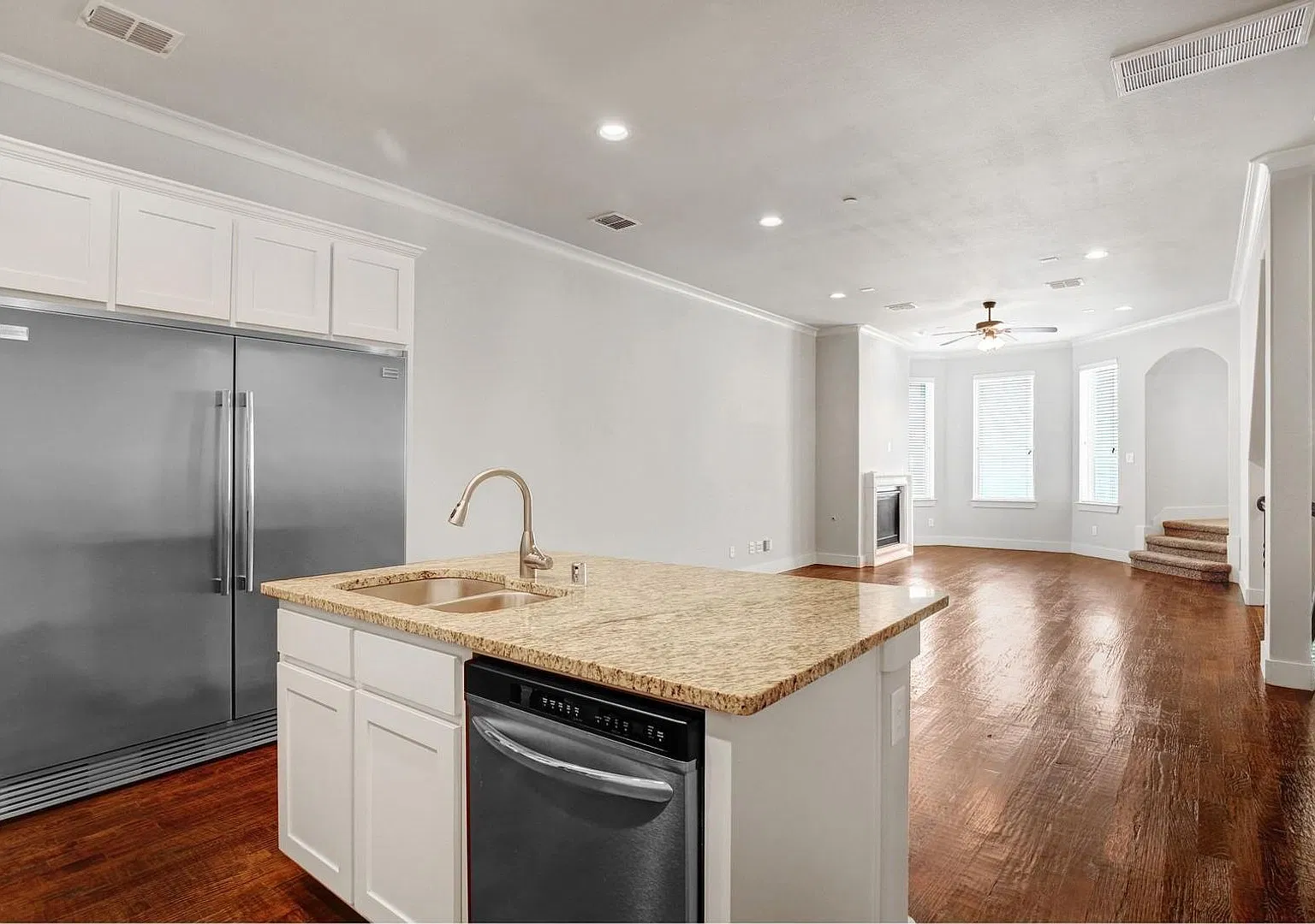 The Serrano Townhomes — Photo 2