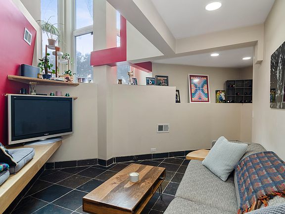 2nd image of 1049 N Winchester Ave #1