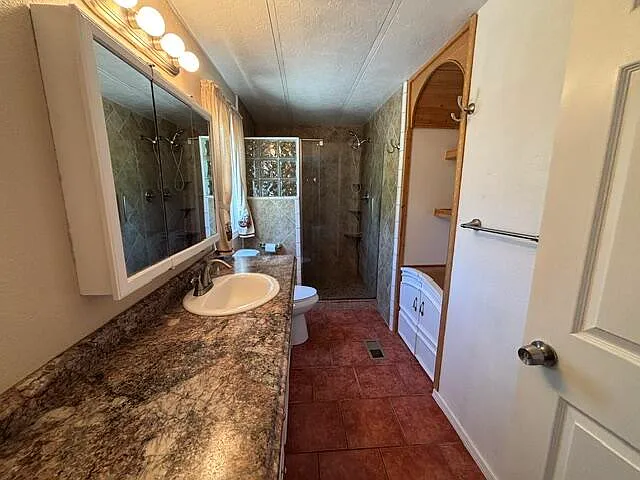 58 Valencia Rd — Photo 16