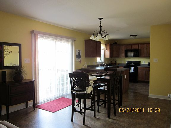 Dining room & sliding glass doors to back deck