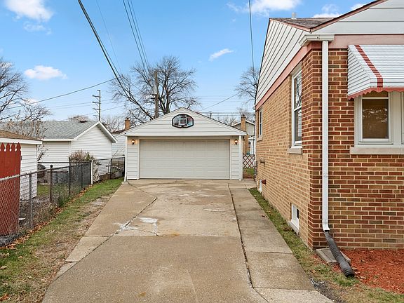 3rd image of 4431 Emerson Ct