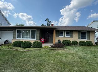 260 Fern Dr, Elk Grove Village, IL 60007