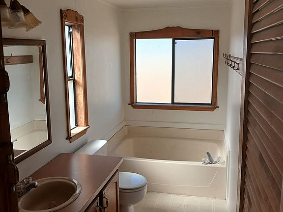 5th image of 5525 Hall Rd