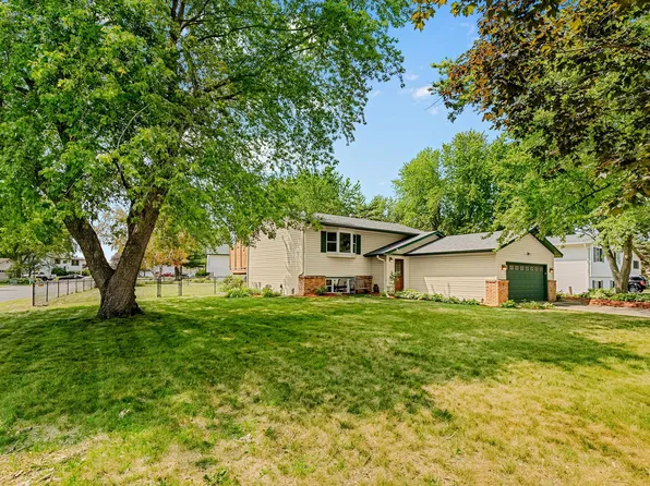 406 Schilling Cir NW, Forest Lake, MN 55025