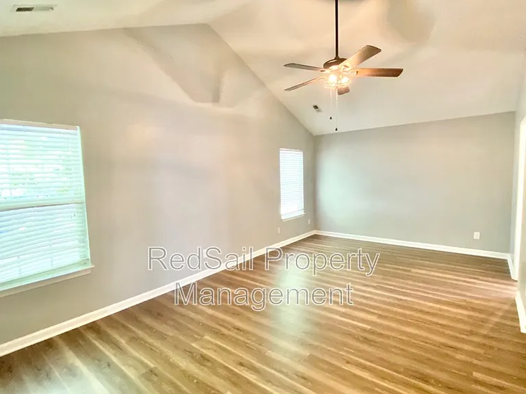 100 Zinfandel Rd — Photo 16