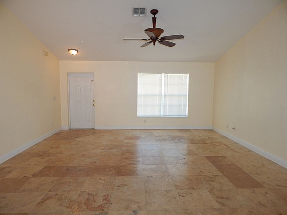 4th image of 1004 NE 3rd Ave