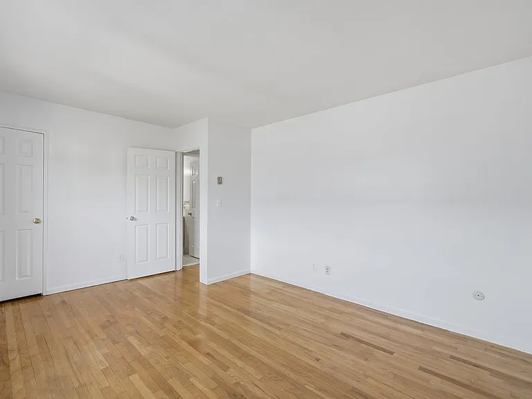 46 Washington Ave #L — Photo 3