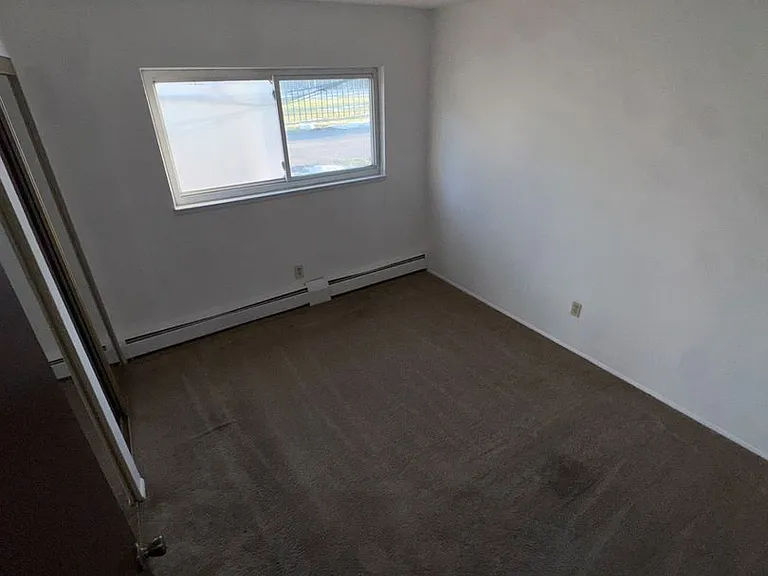 5058 Broadway — Photo 3